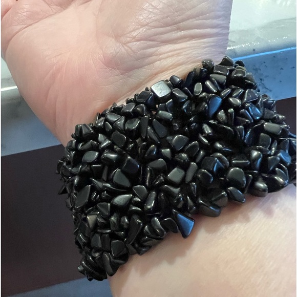 BLACK GEMSTONE BRACELET, excellent condition. Gr8 gemstone jewelry pairing. - Picture 4 of 5